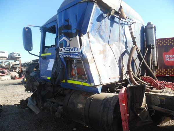 PUERTA Mack CXU 2012  USADA  EN DESARME