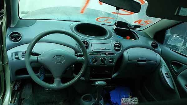  Toyota YARIS 2000    EN DESARME