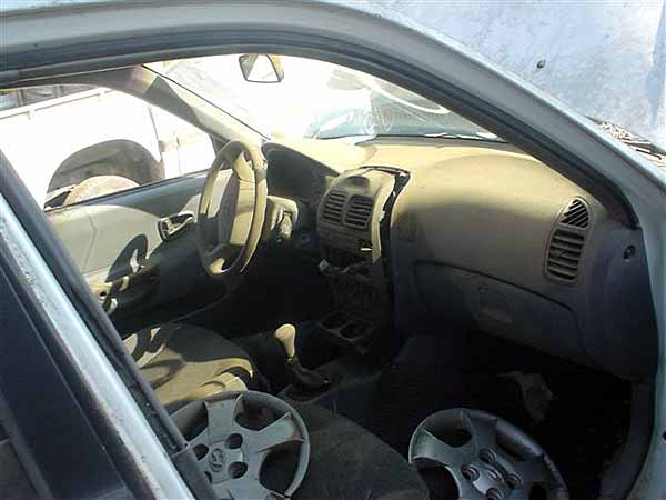  Hyundai ACCENT 2002    EN DESARME