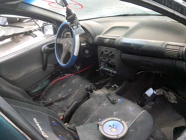  Chevrolet CORSA 2001    EN DESARME