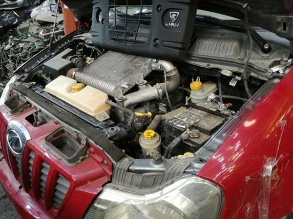 FOCO Mahindra GENIO 2014  USADO  EN DESARME