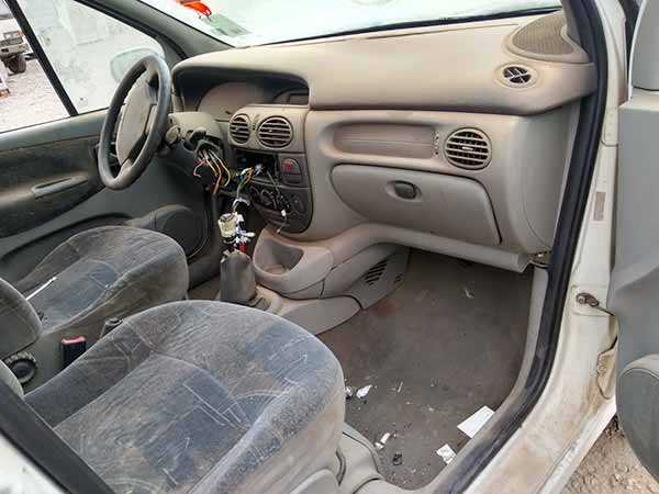  Renault SCENIC 2005    EN DESARME